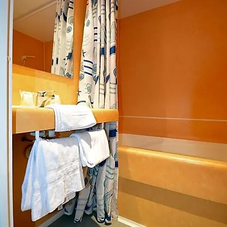 Hotel Lux *